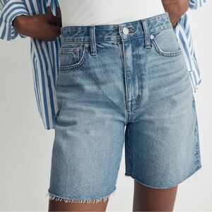 Madewell NWT baggy jean shorts in Crestford Wash size 27 raw hem Bermuda
